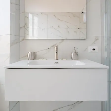 Golden By Dimorra アパートホテル