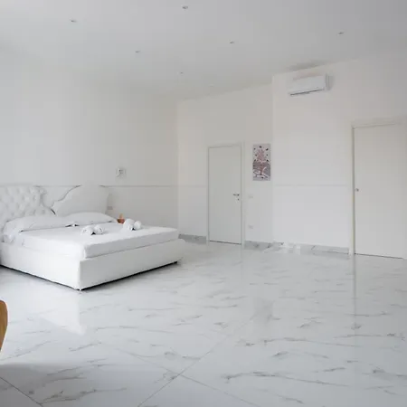 アパートホテル Golden By Dimorra ナポリ