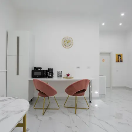 Golden By Dimorra アパートホテル 3*